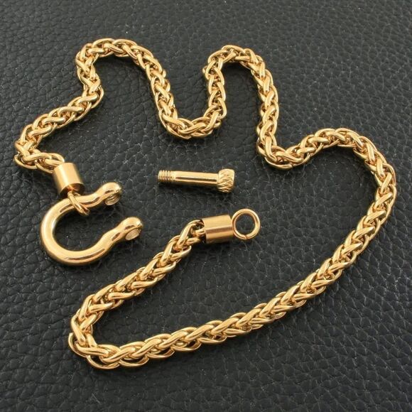 18K Gold Plated Horseshoe Buckle Necklace - Picture 3 of 8